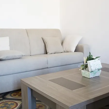 Piazza Yenne Casa Vacanze Apartment *
